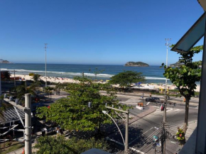 Flat com vista mar para a praia do Pepê - Barra da Tijuca, RJ